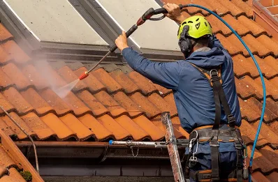 Démoussage et hydrofuge de toiture à Orcemont